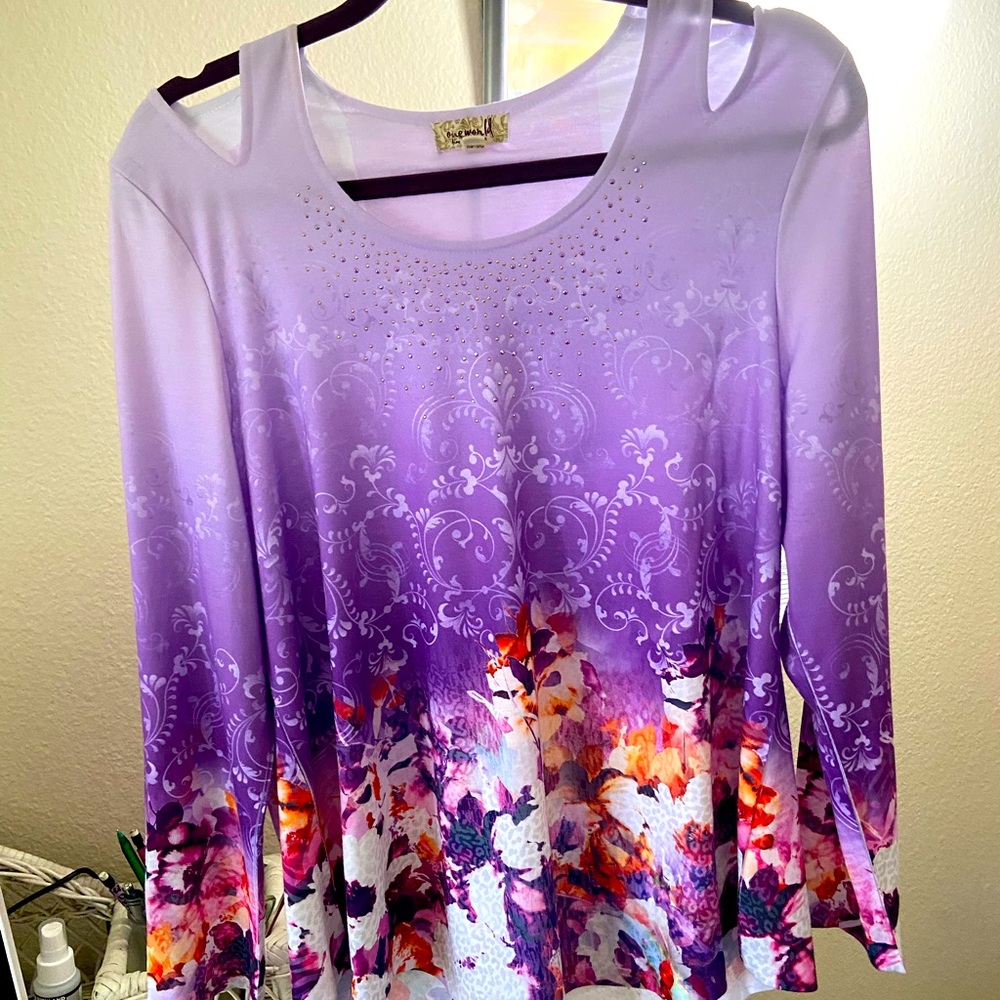 One World NWOT, cold shoulder tunic
